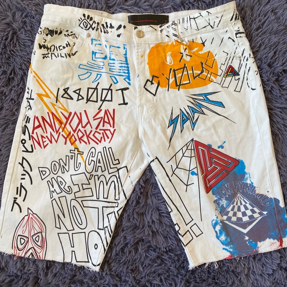 Black pyramid graffiti shorts